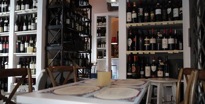 Picture of the interior of the restaurant Enoteca in Palermo