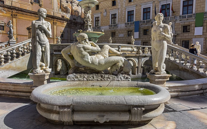 Basin with statues on the first level of the Fontana Pretoria