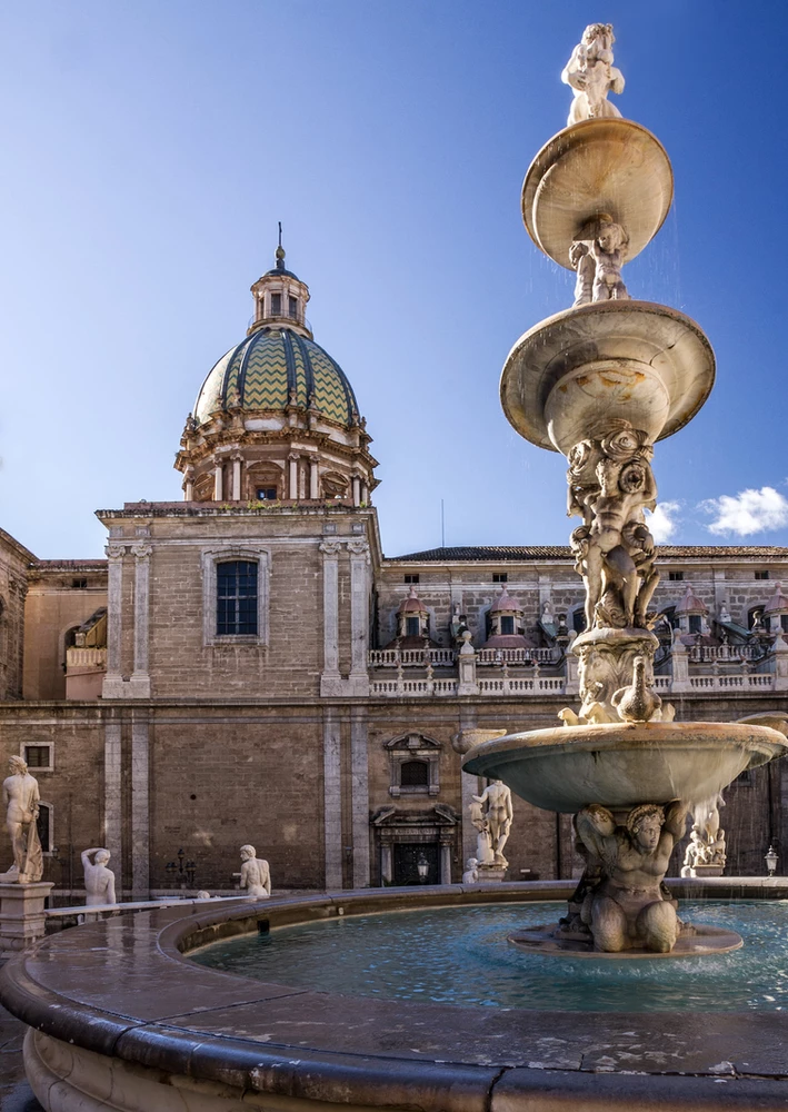Central column of the Fontana Pretoria with city hall in the background