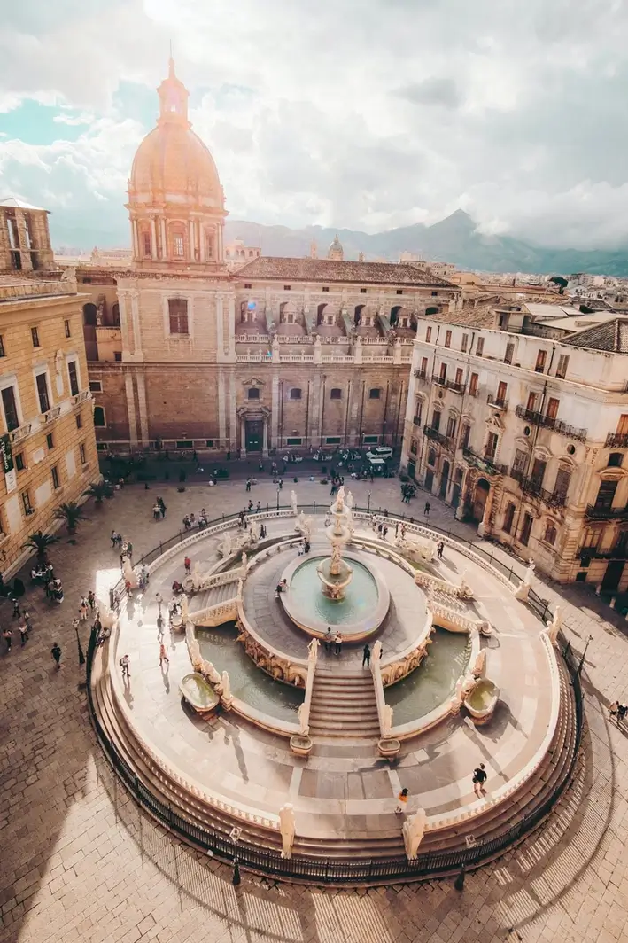 Bird's eye view of the Piazza Pretoria with the fountain