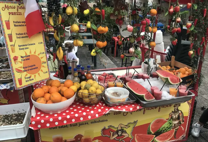 In the square of the Vucciria, many fresh dishes are offered towards the evening