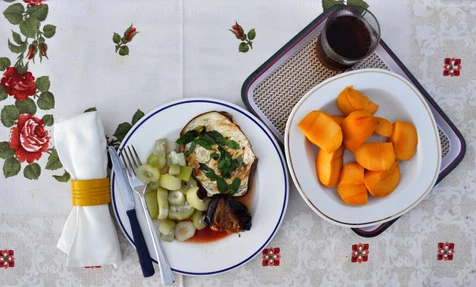 Typical palemitan table setting