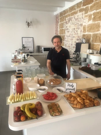 Host Eugenio at the breakfast at BnB Dolcevita